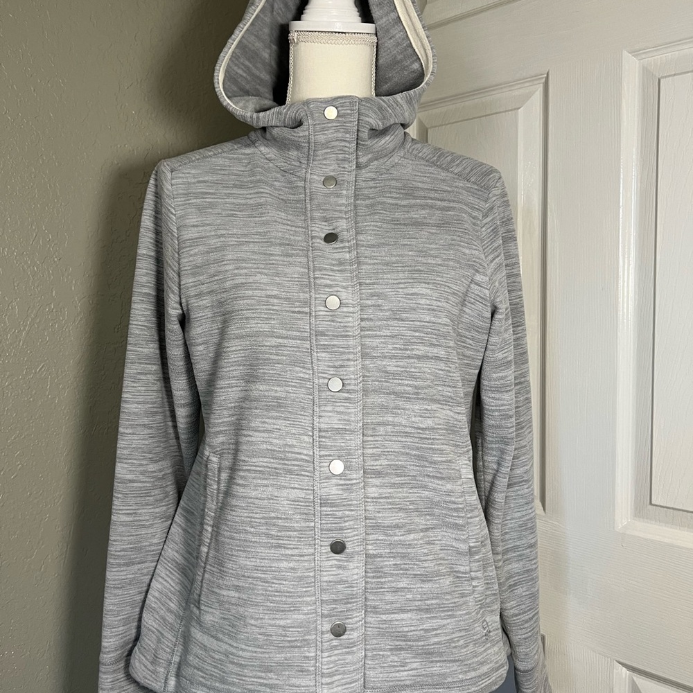 ✨Mountain Hardwear by Columbia Gray Hooded Jacket with snaps closure.